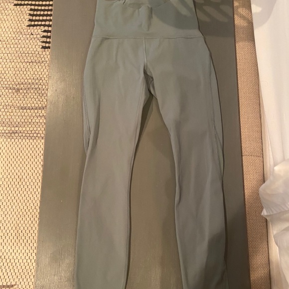 Like new lululemon leggings - Picture 2 of 6